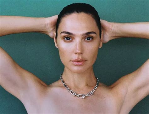 gal gadot leaks|Image of topless Gal Gadot whips internet into a。